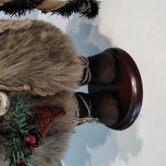 18" Mountain Man Santa - Picture 3 of 8